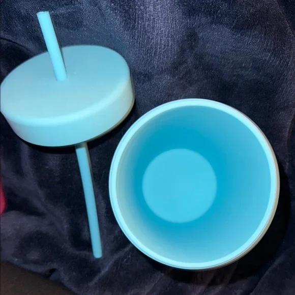 Dunkin' Blue Rubber Tumbler with Straw (Lid twists off) - Picture 2 of 4